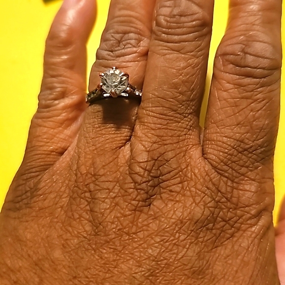 4 Costume Rhinestone Rings - For the price of 1 - Picture 7 of 12